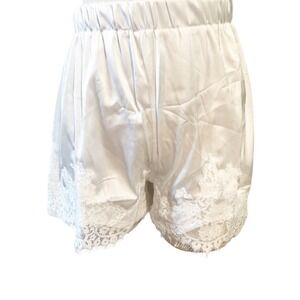 Pivanzore White Lace Trim Shorts